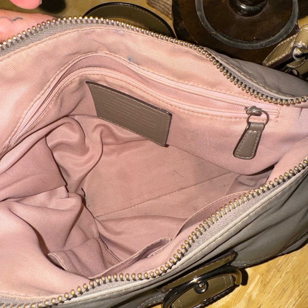 Coach Vintage Taupe Shoulder Bag With Patent Accents - Picture 8 of 10